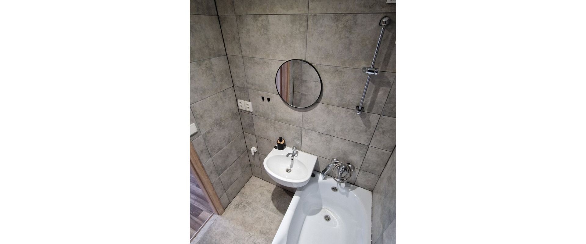 Na predaj 3 - izb. byt na sídl. 1.Mája blok G vo Vranove nad Topľou.