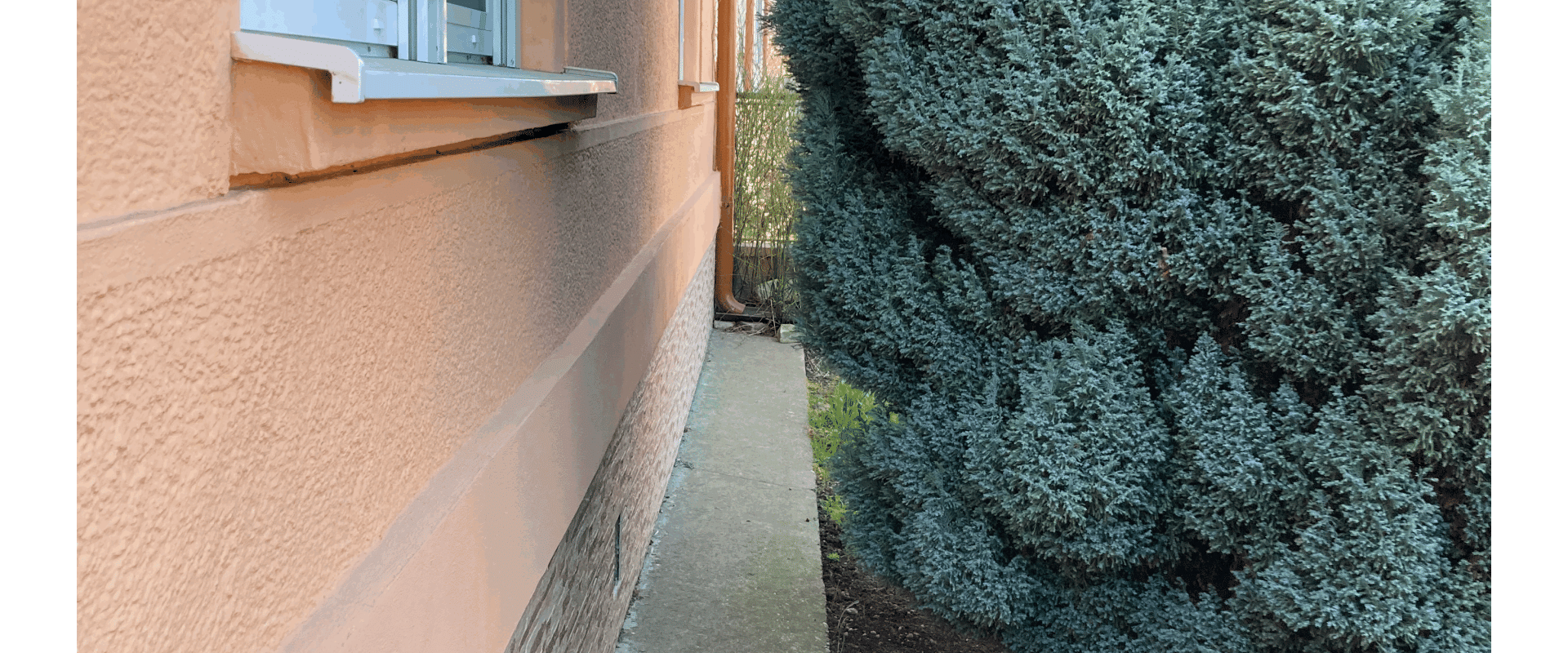 Priestranný rod. dom so záhradou a garážou v centre D.Stredy