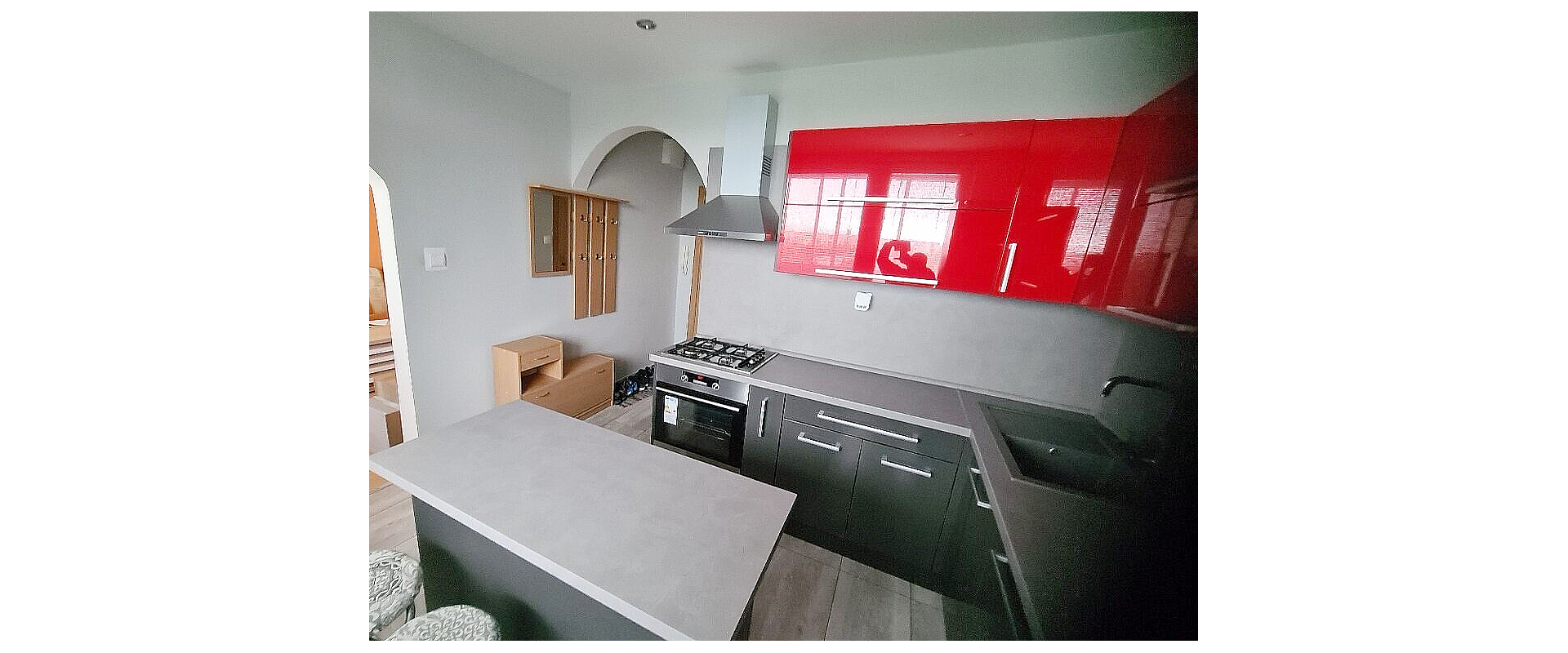 PRENÁJOM: Moderný 1-izbový byt s presklenou loggiou – ul. M. Rázusa