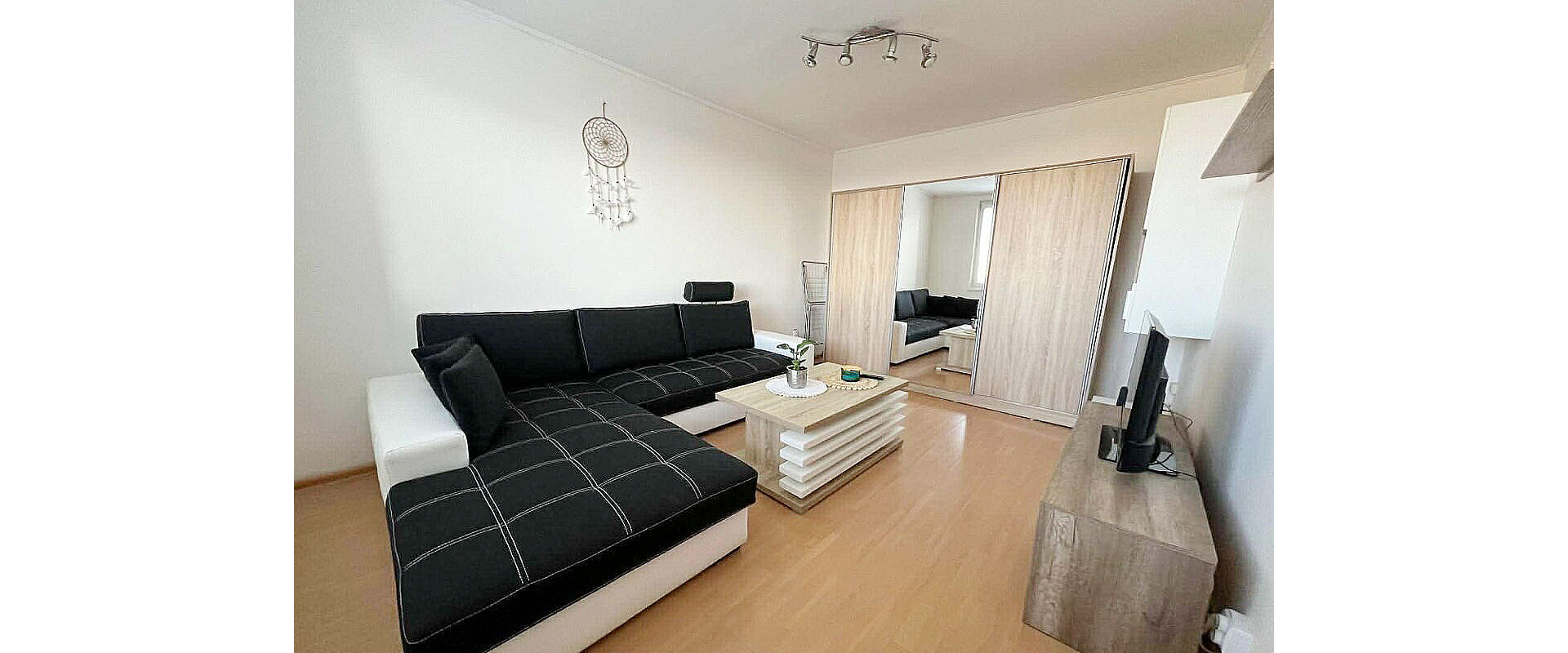 PRENÁJOM: Moderný 1-izbový byt s presklenou loggiou – ul. M. Rázusa