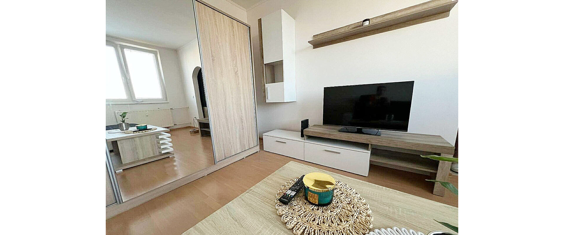 PRENÁJOM: Moderný 1-izbový byt s presklenou loggiou – ul. M. Rázusa