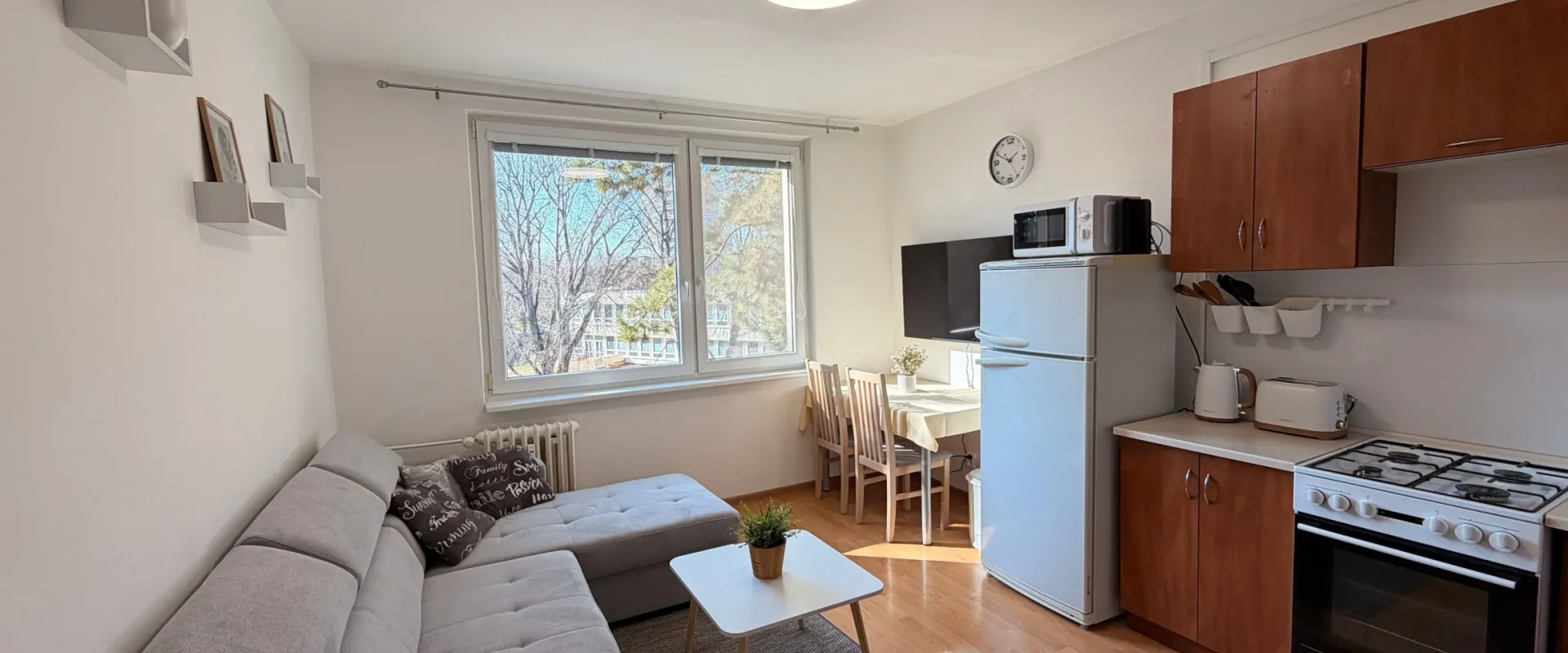 Kompletne zariadený 1-izbový byt v tichej lokalite Chrenová