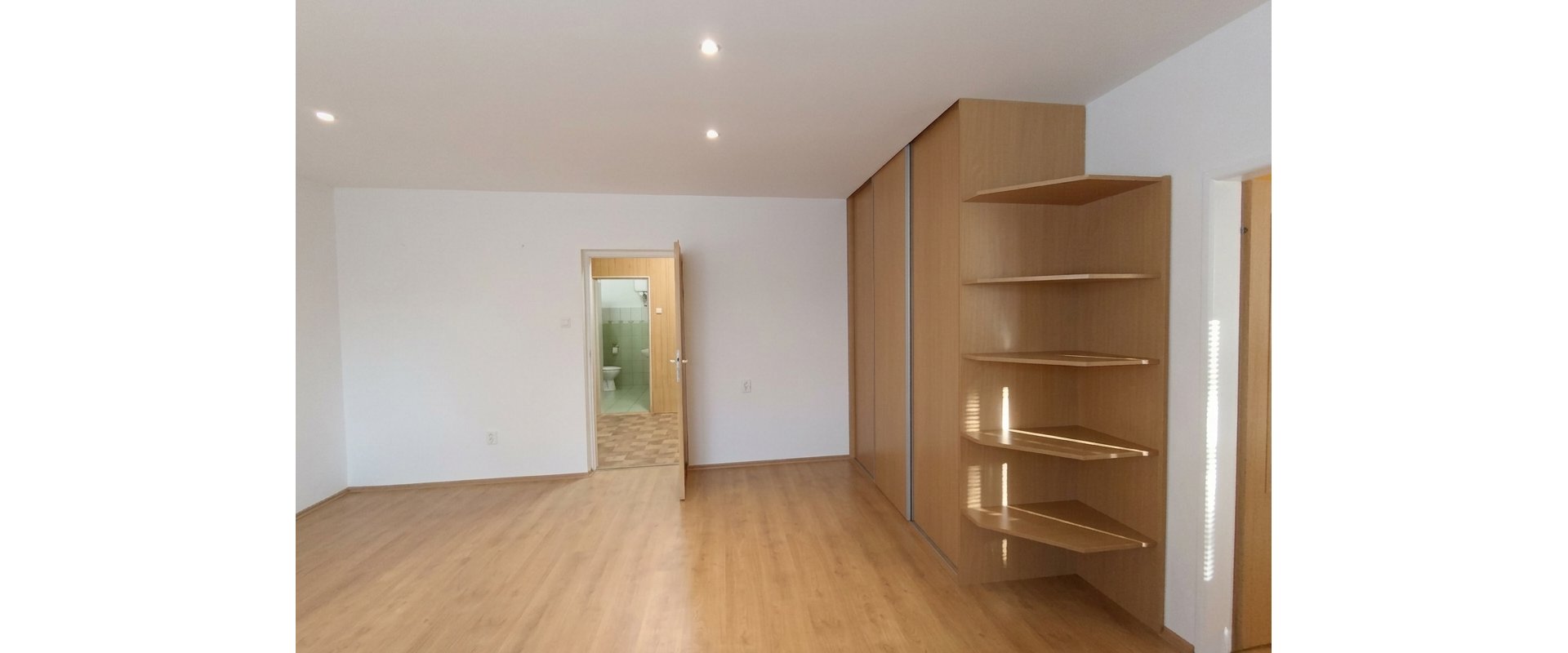 Rodinný dom v Leviciach: Kvalitný základ a veľký potenciál