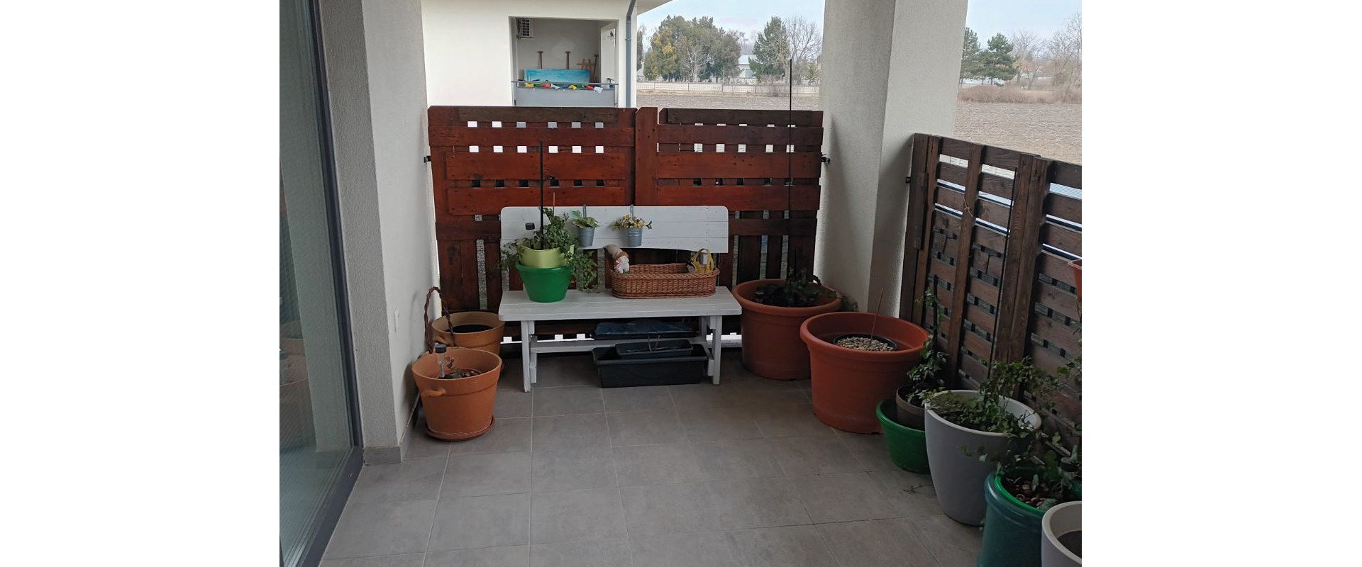 Veľký 3 izb. byt s parkovaním a terasou 35 km od Bratislavy