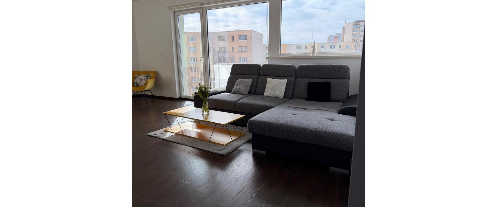 Prenájom moderný 2-izbový byt v novostavbe na Sídlisku III v Prešove.