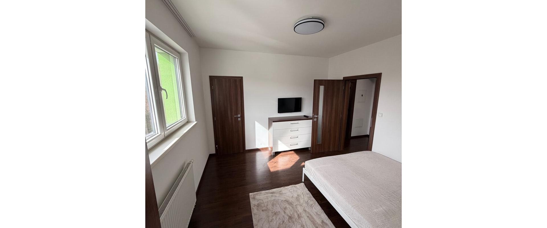 Prenájom moderný 2-izbový byt v novostavbe na Sídlisku III v Prešove.