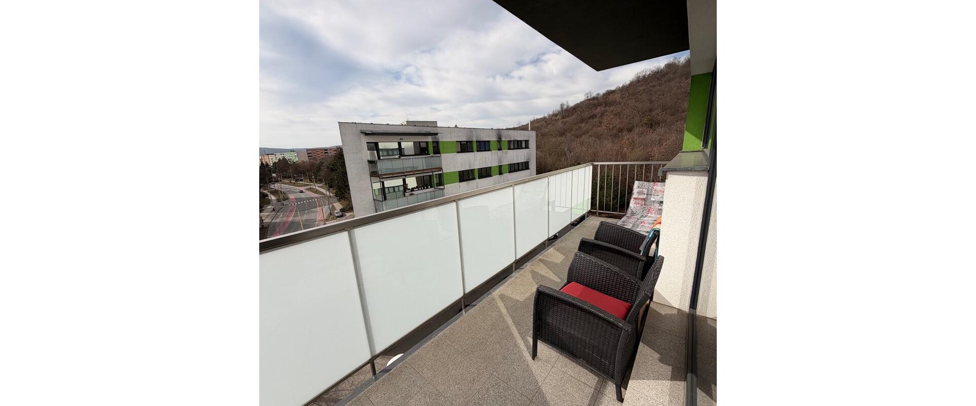 Prenájom moderný 2-izbový byt v novostavbe na Sídlisku III v Prešove.