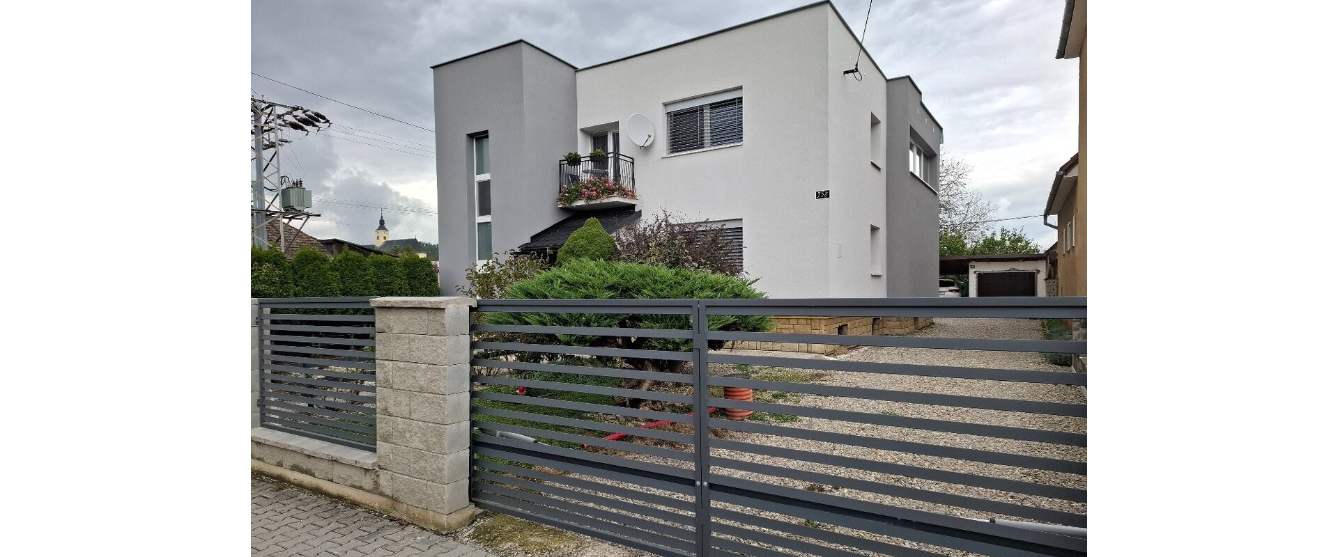 Rodinný dom s rovinatým pozemkom