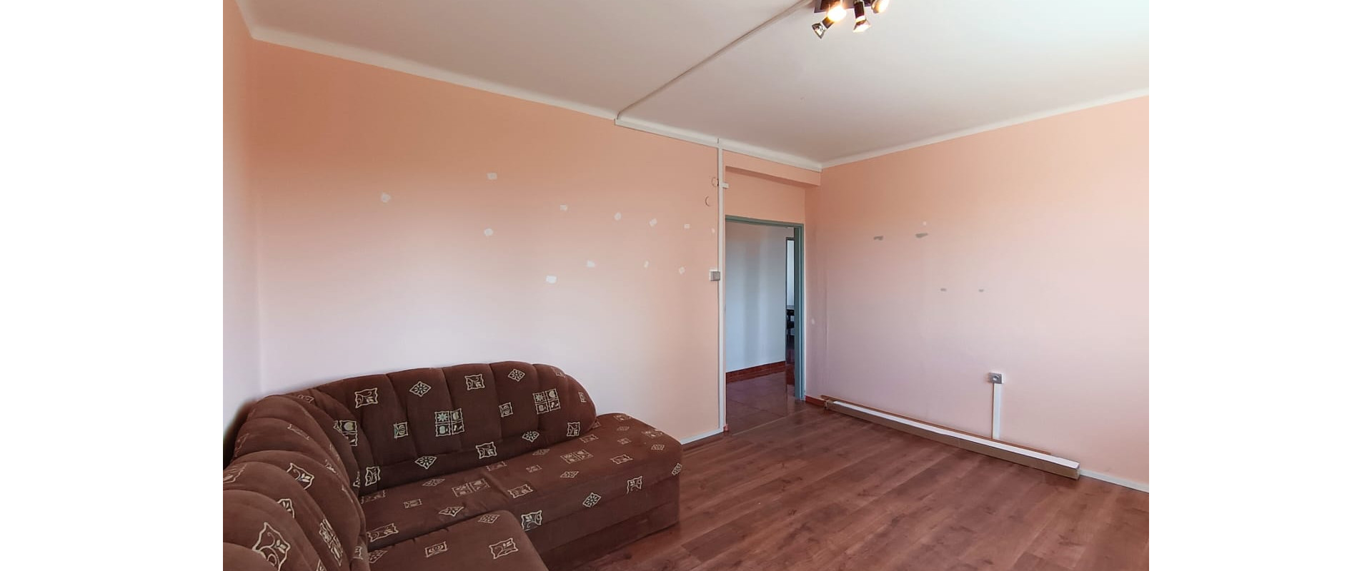 Útulný 2-izb. byt v centre Levíc s francúzskym balkónom