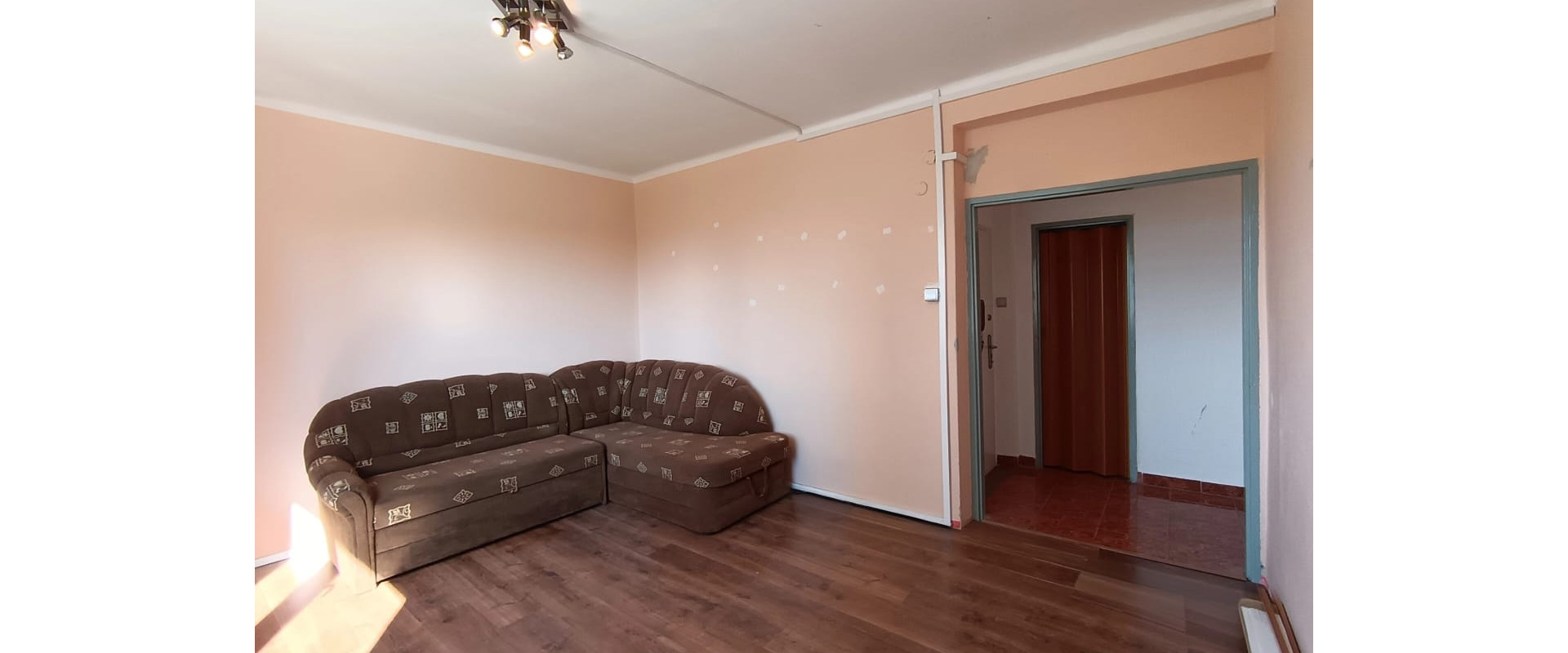 Útulný 2-izb. byt v centre Levíc s francúzskym balkónom