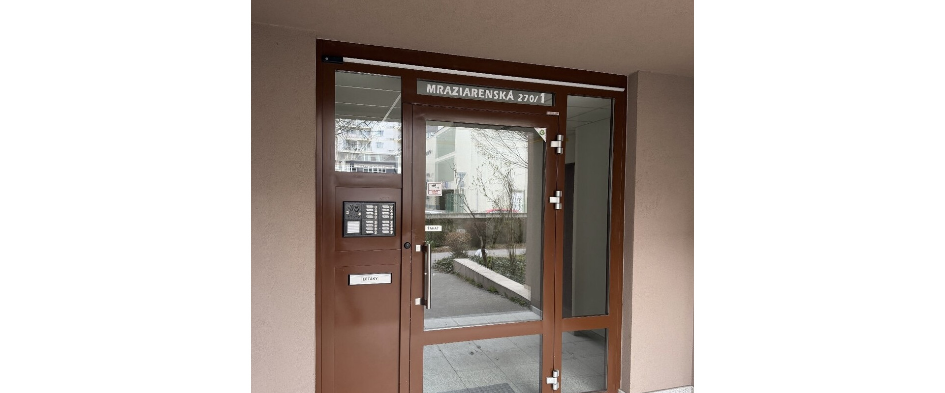 Prenájom priestranneho 4-izbivého bytu v lokalite Ružinov