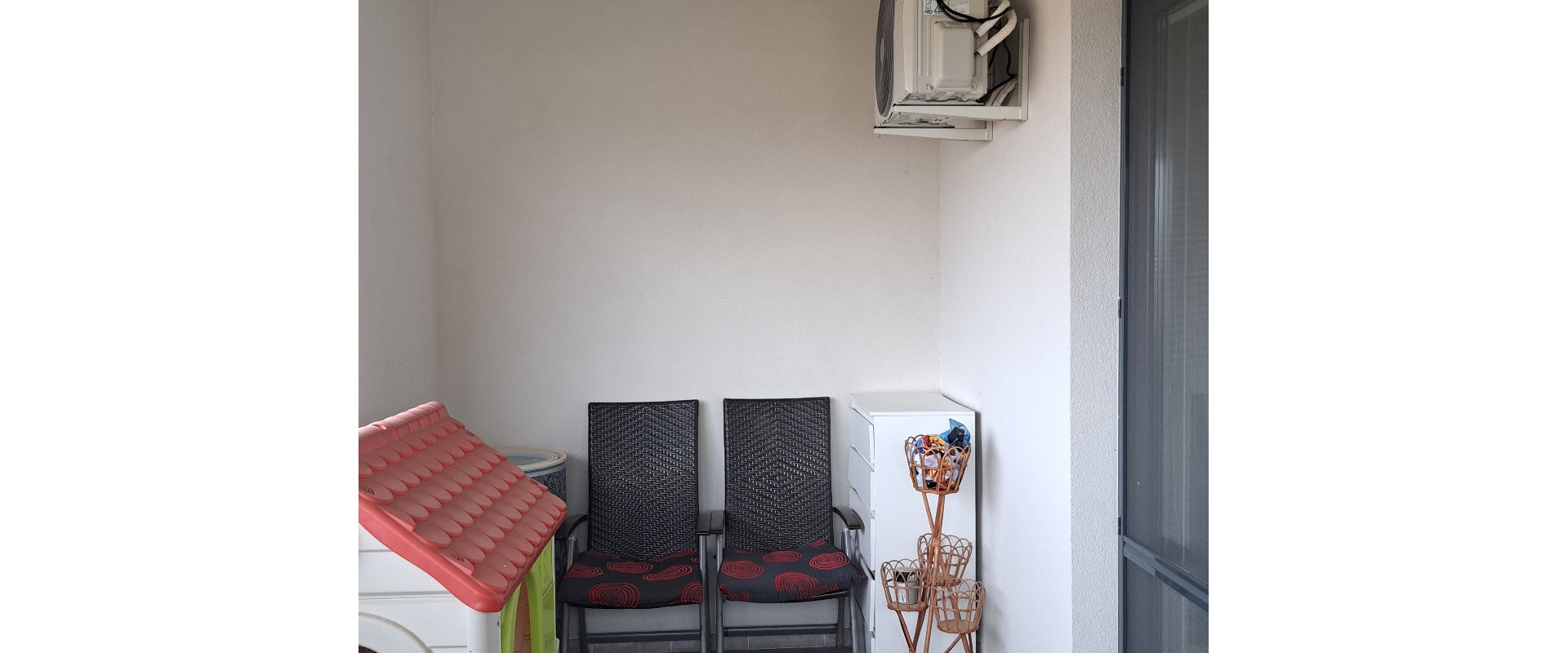 Veľký 3 izb. byt s parkovaním a terasou 35 km od Bratislavy