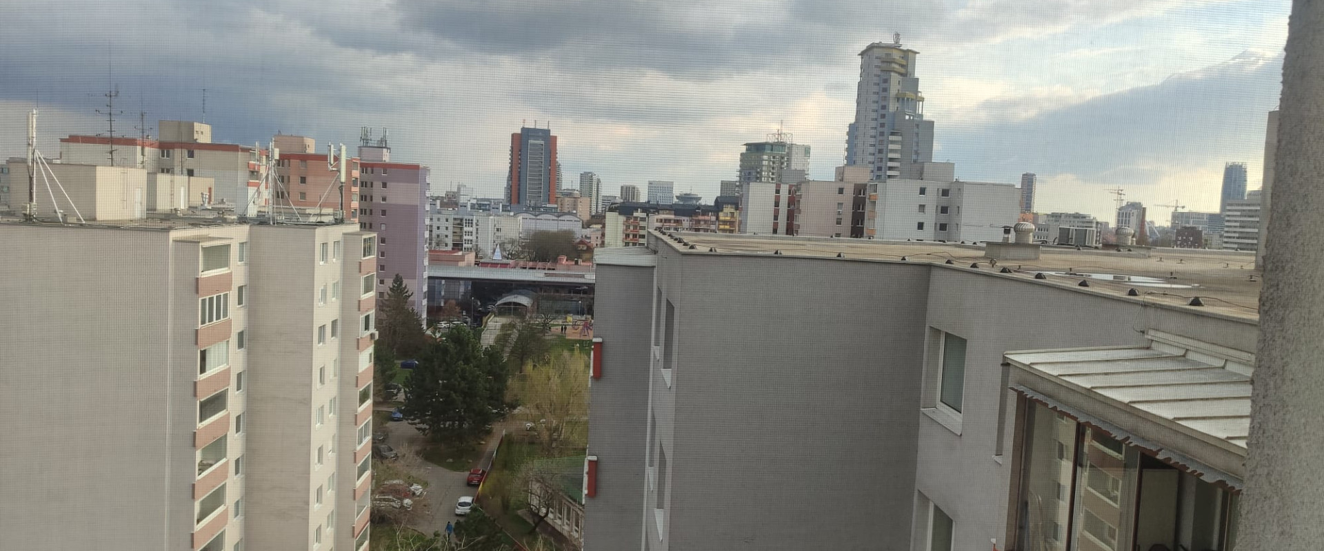 PREDAJ: Veľkorysý 3 izbový byt pri Štrkovci + loggia