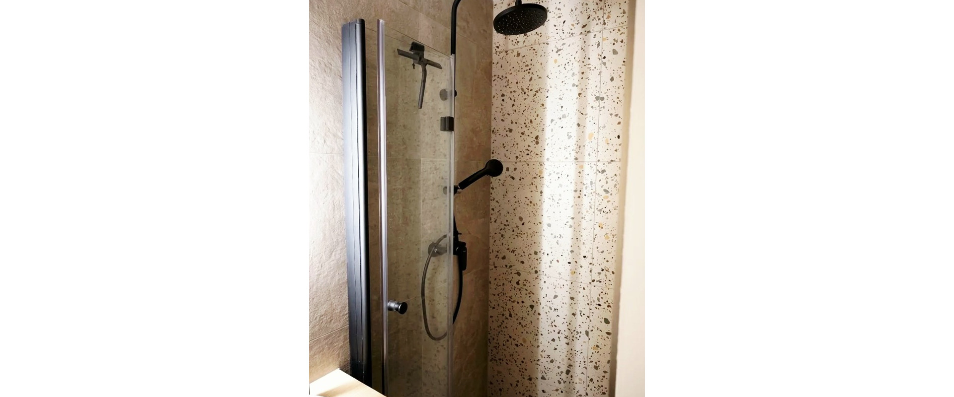 NA PREDAJ ÚPLNE NOVÝ 3-IZBOVÝ BYT, TOP STAV, CENTRUM MALACKY