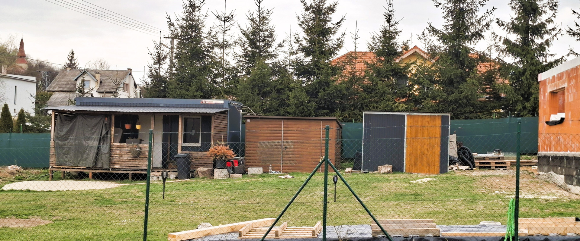 Na predaj rodinný dom vo výstavbe s priestranným pozemkom - 1 850 m² v obci Prosačov.