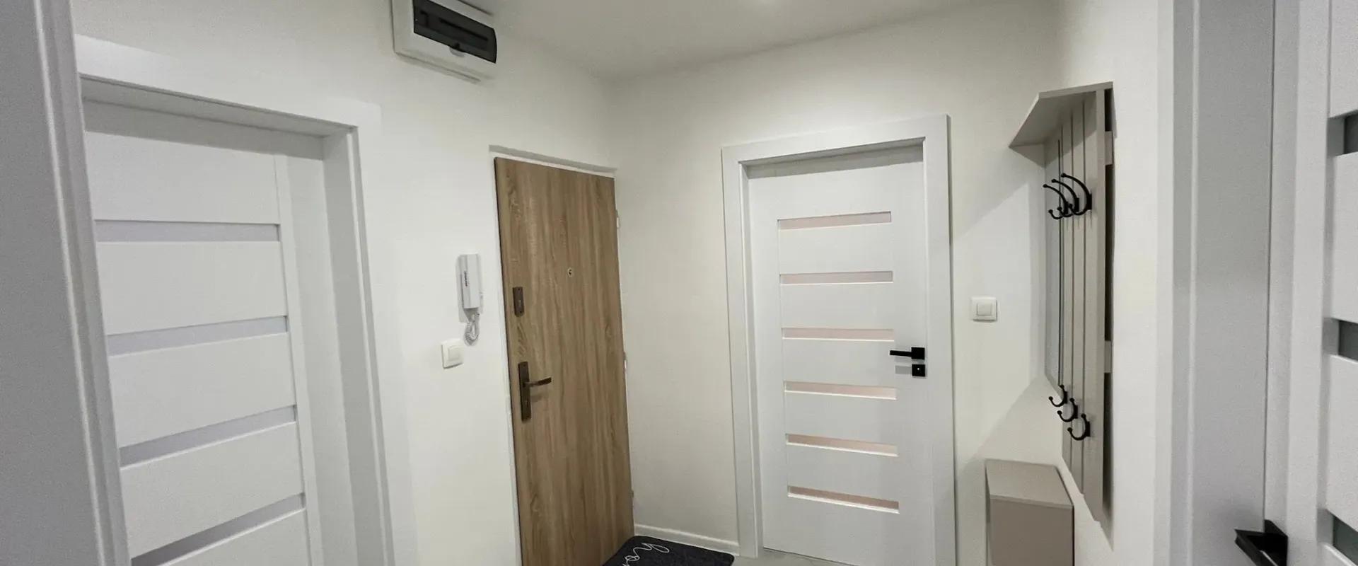 Na prenájom 2,5 - izbový byt po kompletnej rekonštrukcii na ul. Duklianskych hrdinov vo Vranove nad Topľou.