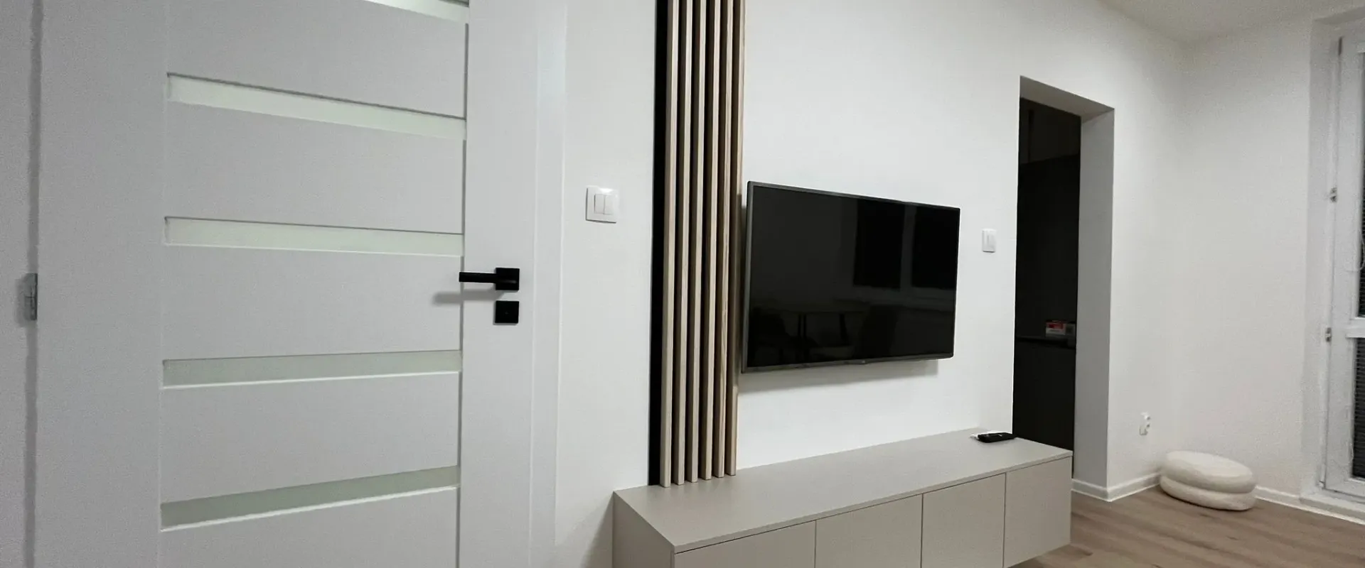 Na prenájom 2,5 - izbový byt po kompletnej rekonštrukcii na ul. Duklianskych hrdinov vo Vranove nad Topľou.