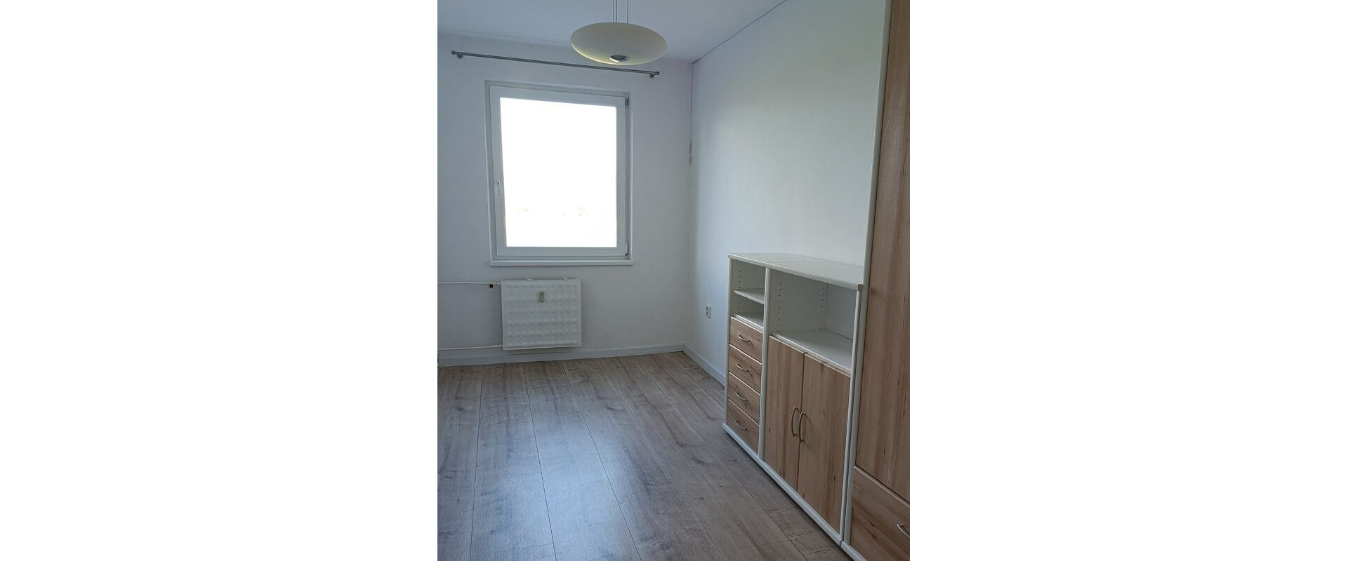 Priestranný 4-izbový byt s krásnym výhľadom a loggiou.