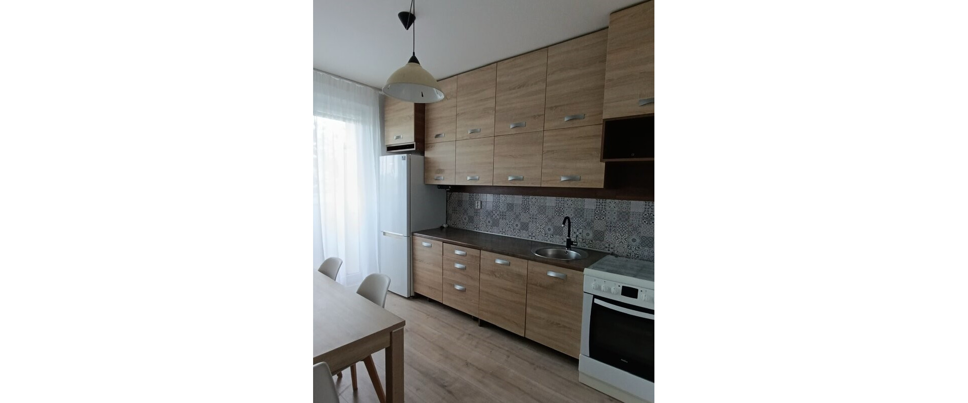 Priestranný 4-izbový byt s krásnym výhľadom a loggiou.