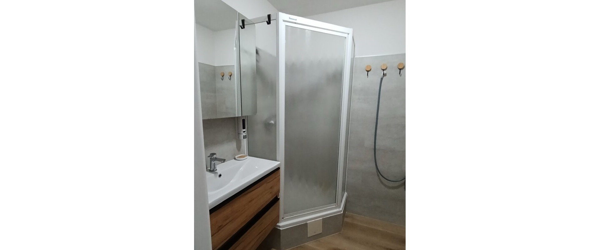 Priestranný 4-izbový byt s krásnym výhľadom a loggiou.