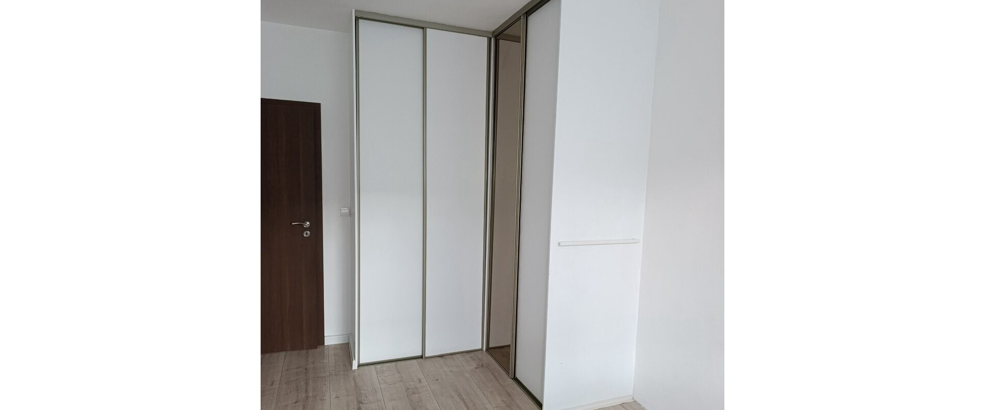 Priestranný 4-izbový byt s krásnym výhľadom a loggiou.