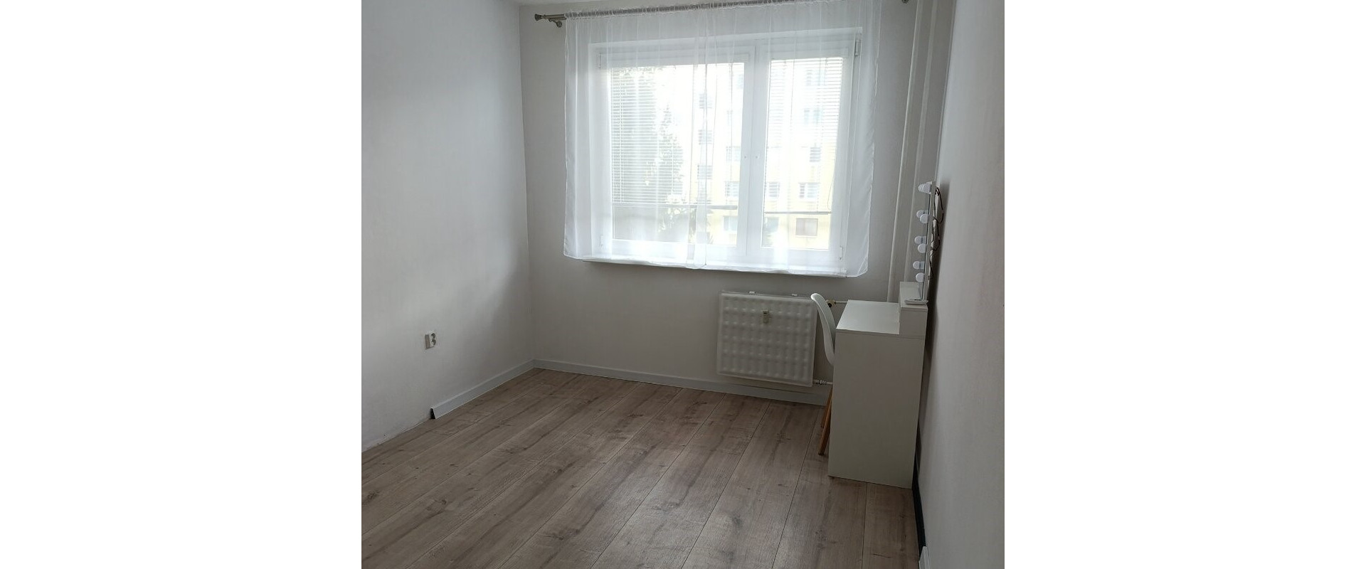 Priestranný 4-izbový byt s krásnym výhľadom a loggiou.