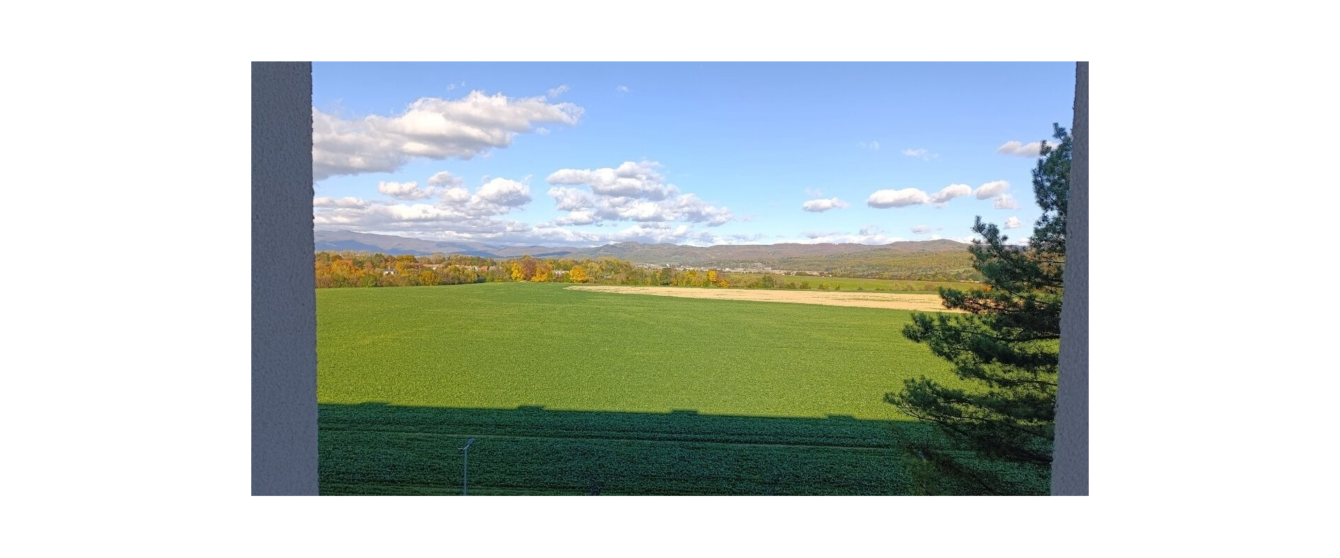 Priestranný 4-izbový byt s krásnym výhľadom a loggiou.