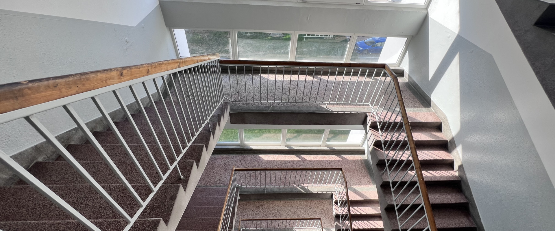 PREDAJ: Svetlý 2-izbový byt s loggiou v pokojnej časti Ružinova