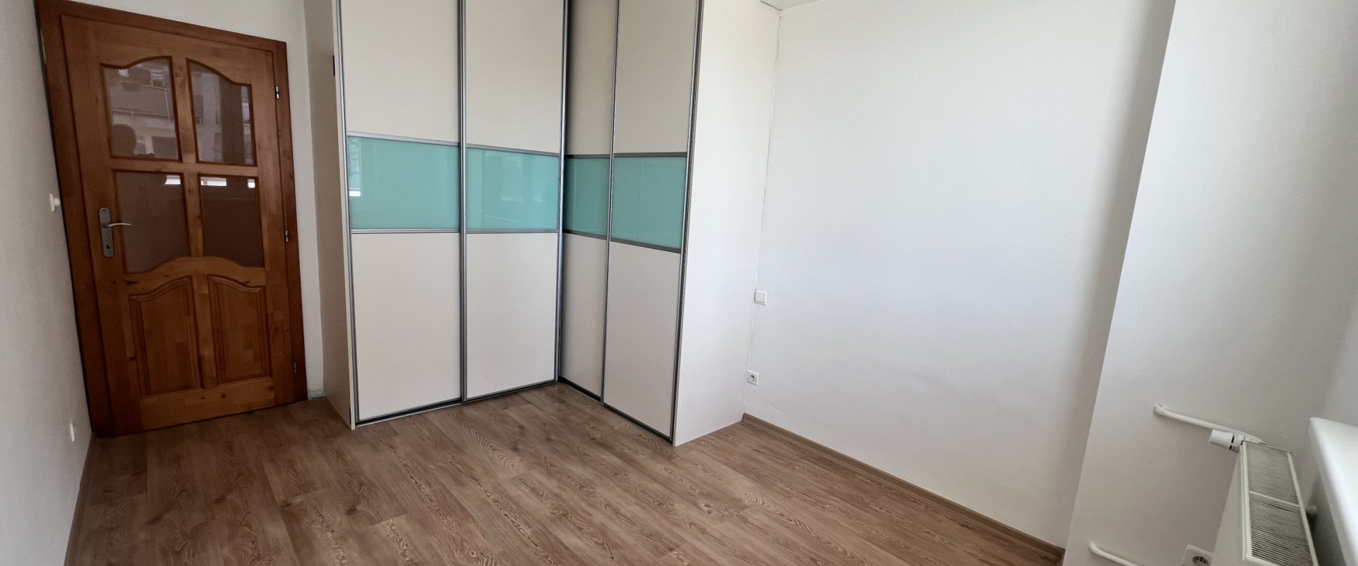 PREDAJ: Svetlý 2-izbový byt s loggiou v pokojnej časti Ružinova