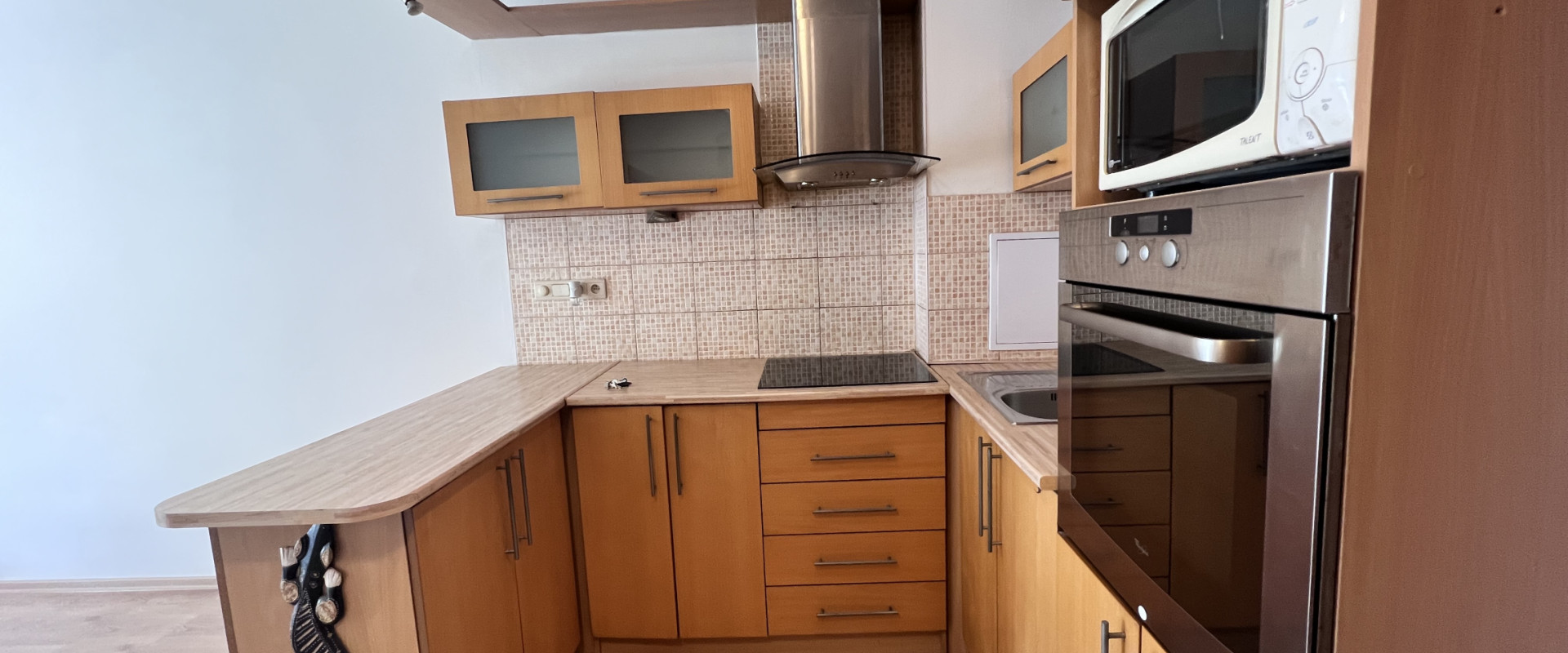 PREDAJ: Svetlý 2-izbový byt s loggiou v pokojnej časti Ružinova