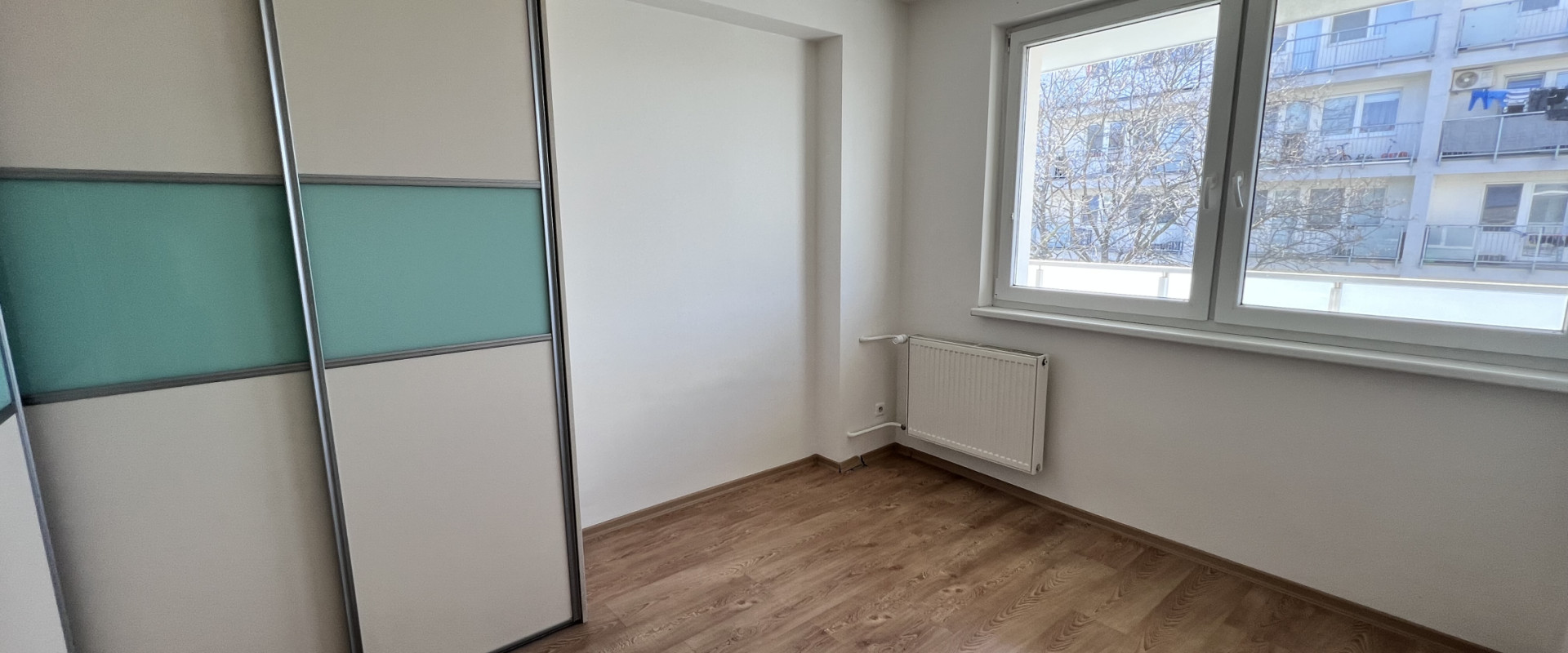 PREDAJ: Svetlý 2-izbový byt s loggiou v pokojnej časti Ružinova