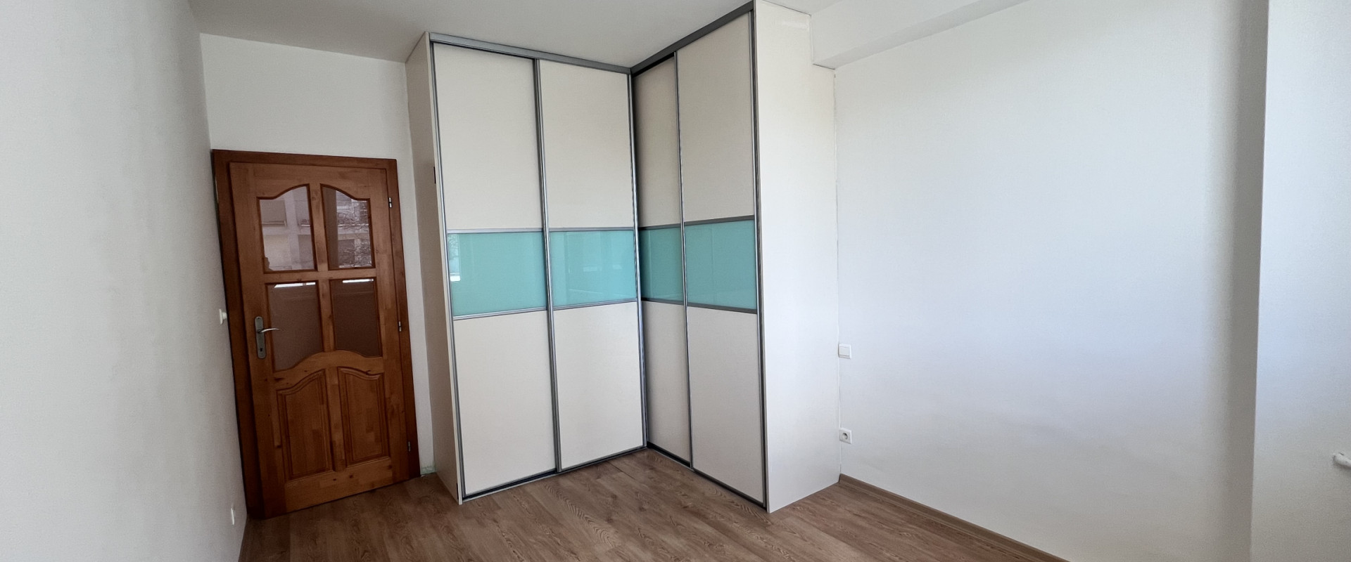 PREDAJ: Svetlý 2-izbový byt s loggiou v pokojnej časti Ružinova