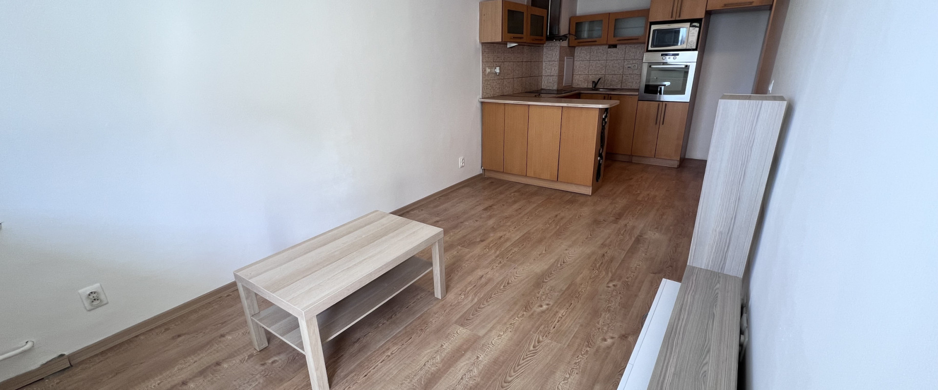 PREDAJ: Svetlý 2-izbový byt s loggiou v pokojnej časti Ružinova