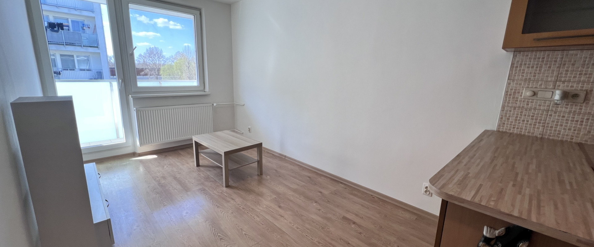 PREDAJ: Svetlý 2-izbový byt s loggiou v pokojnej časti Ružinova