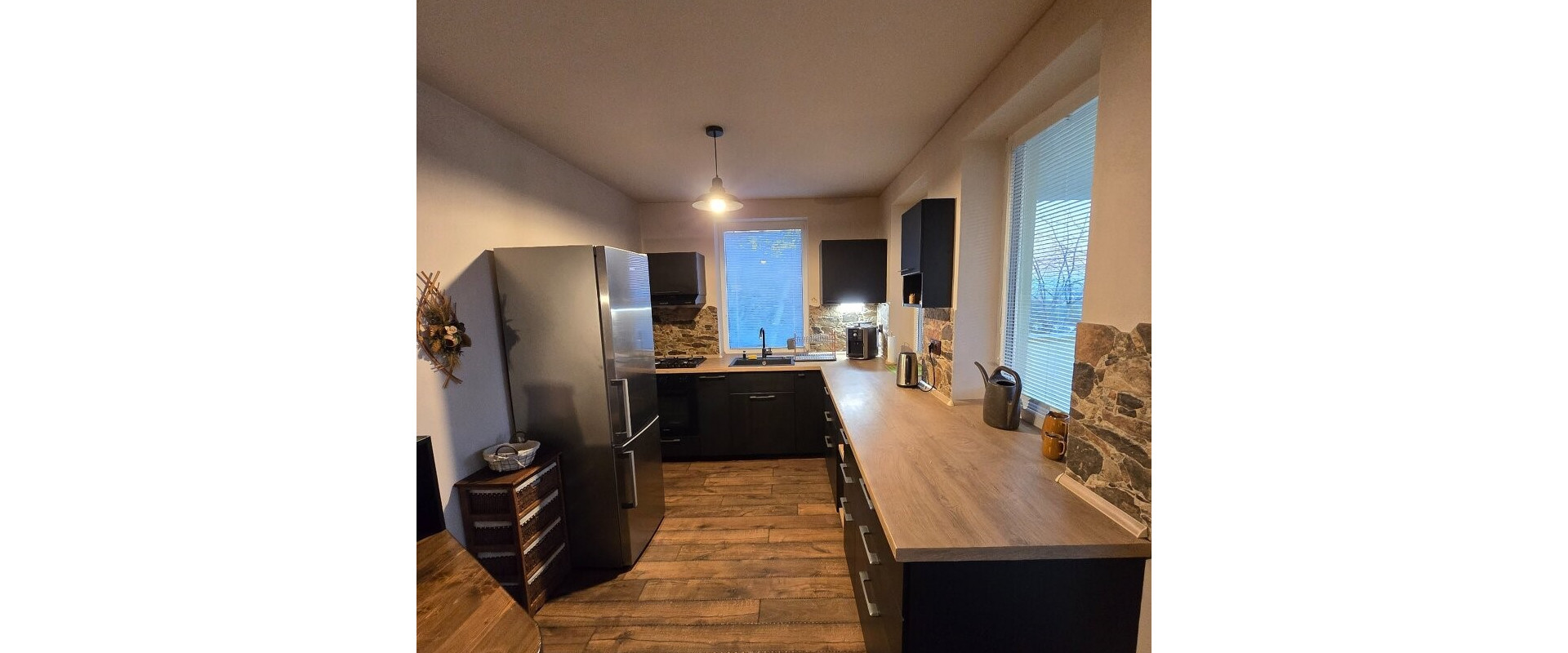 Exkluzívne na predaj: Priestranný moderný dom pod lesom