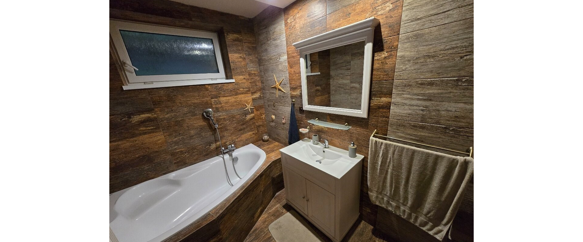 Exkluzívne na predaj: Priestranný moderný dom pod lesom