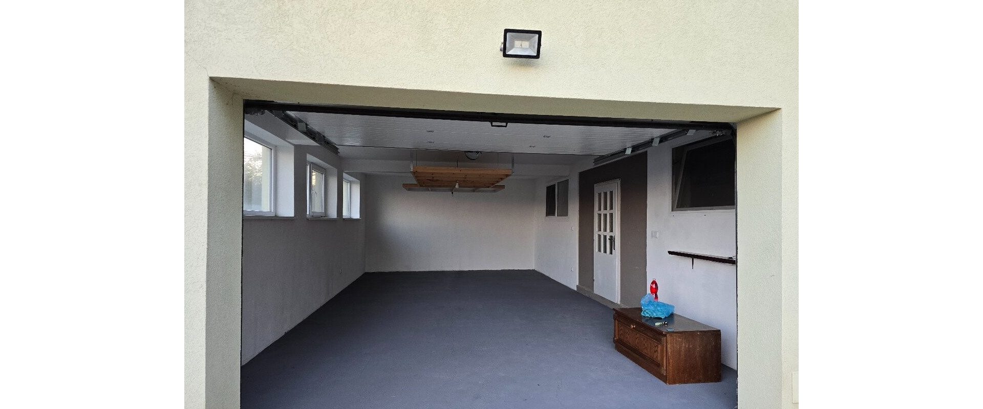 Exkluzívne na predaj: Priestranný moderný dom pod lesom