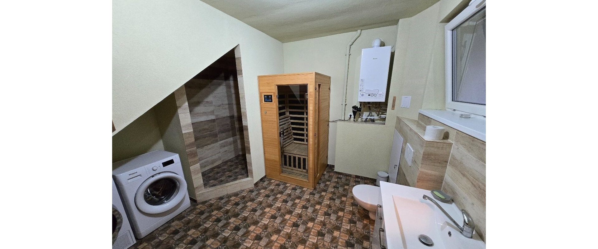 Exkluzívne na predaj: Priestranný moderný dom pod lesom