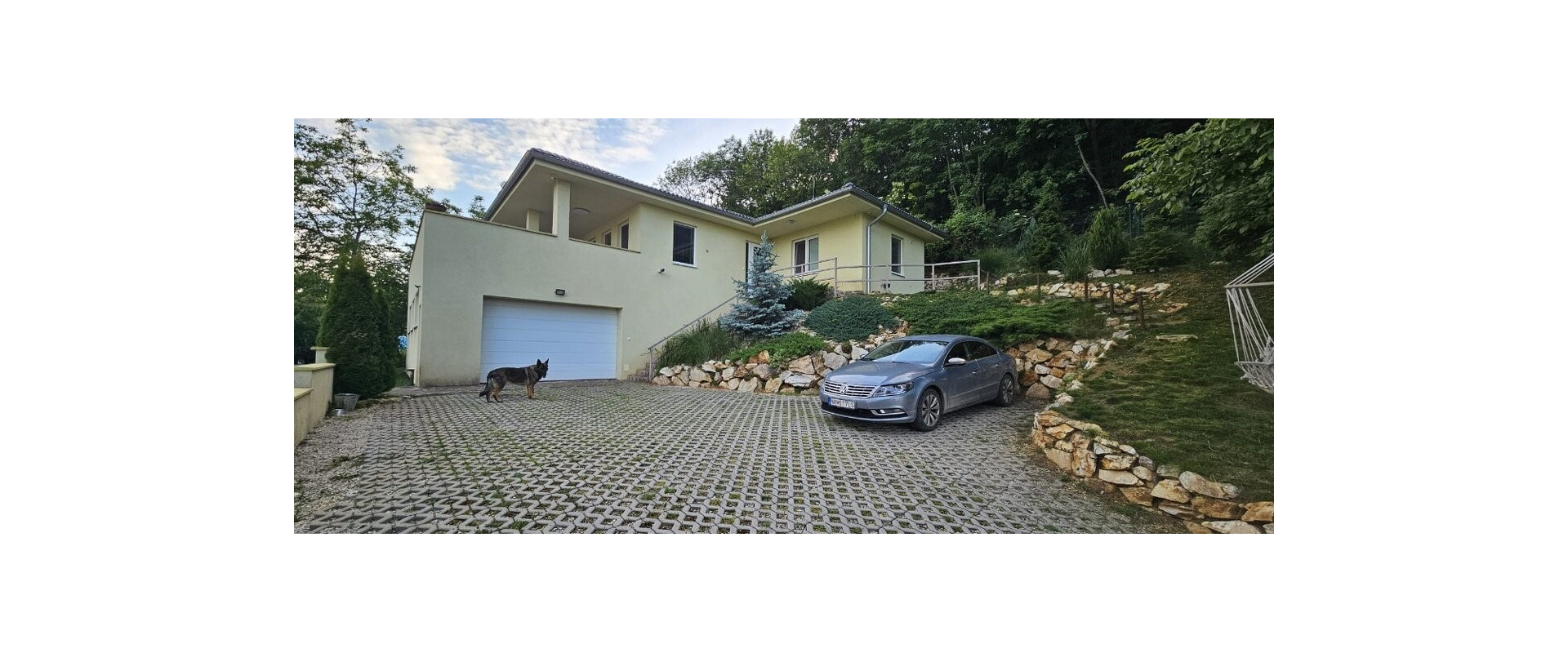 Exkluzívne na predaj: Priestranný moderný dom pod lesom