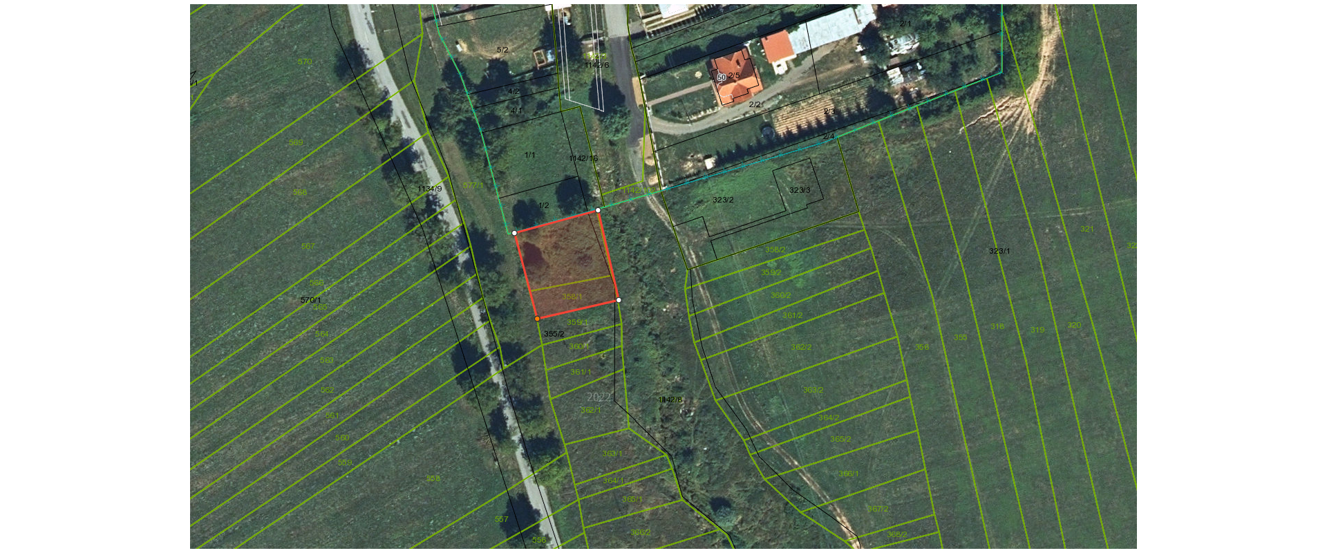 Na predaj: oplotený pozemok - 615 m² v obci Prosačov – ideálny na rekreáciu alebo záhradkárčenie.
