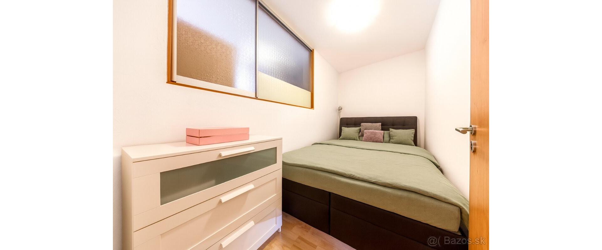 PRENÁJOM:  SLNEČNÝ 2-IZBOVÝ BYT S VEĽKORYSOU TERASOU -3D OBHLIADKA!