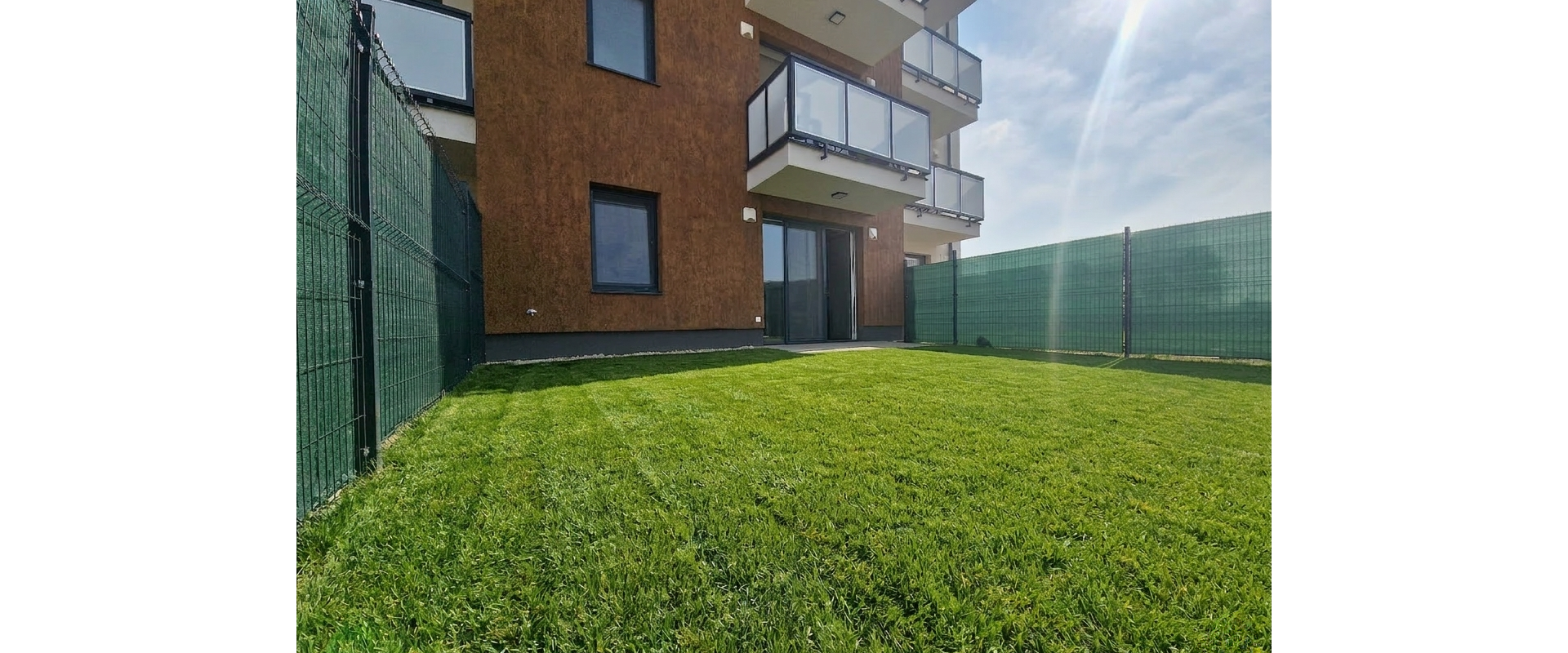 Krásny 1-izbový byt v novostavbe so záhradkou a parkovaním