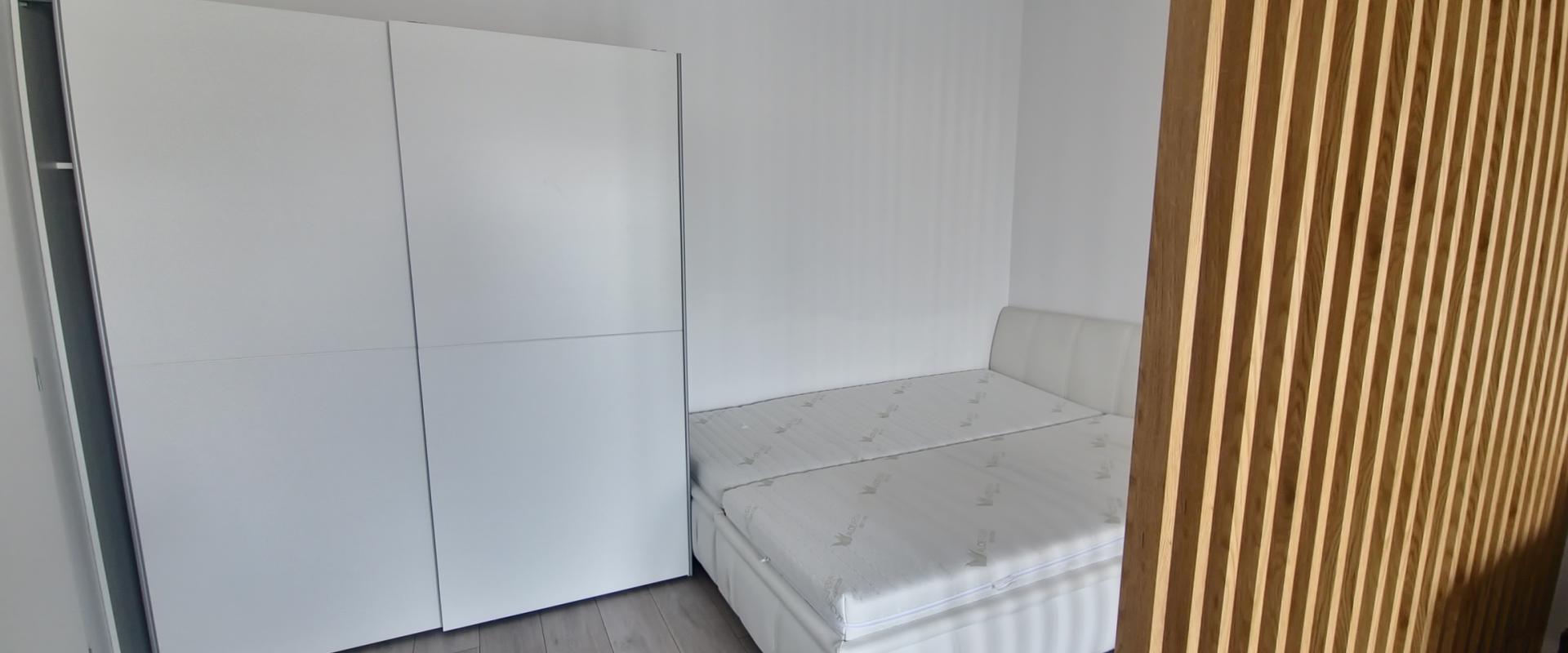 Krásny 1-izbový byt v novostavbe so záhradkou a parkovaním