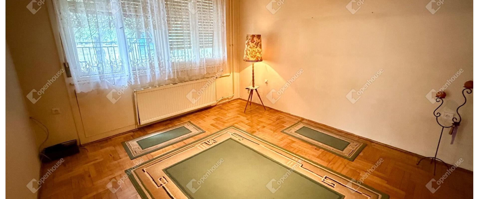 Pokojné bývanie s potenciálom: dom s vinohradom a záhradou