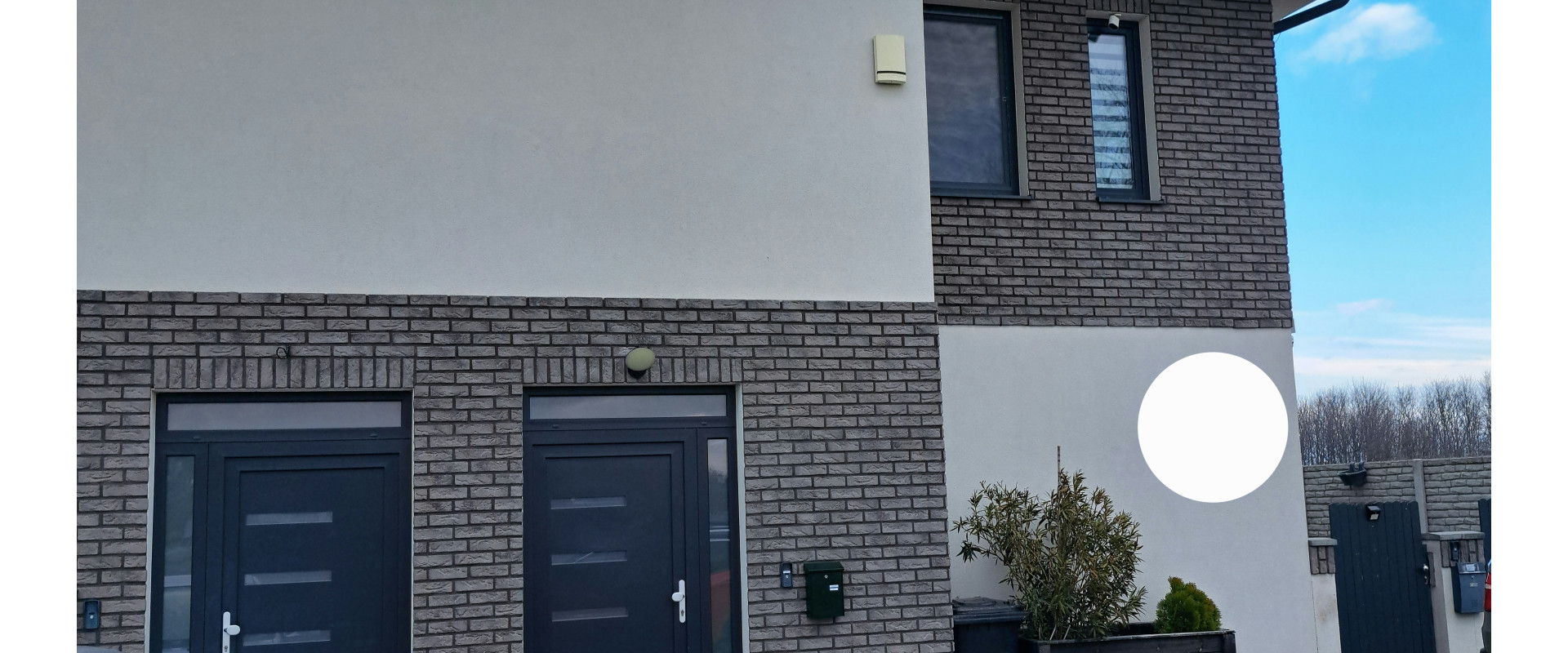 Veľký 3 izb. byt s parkovaním a terasou 35 km od Bratislavy