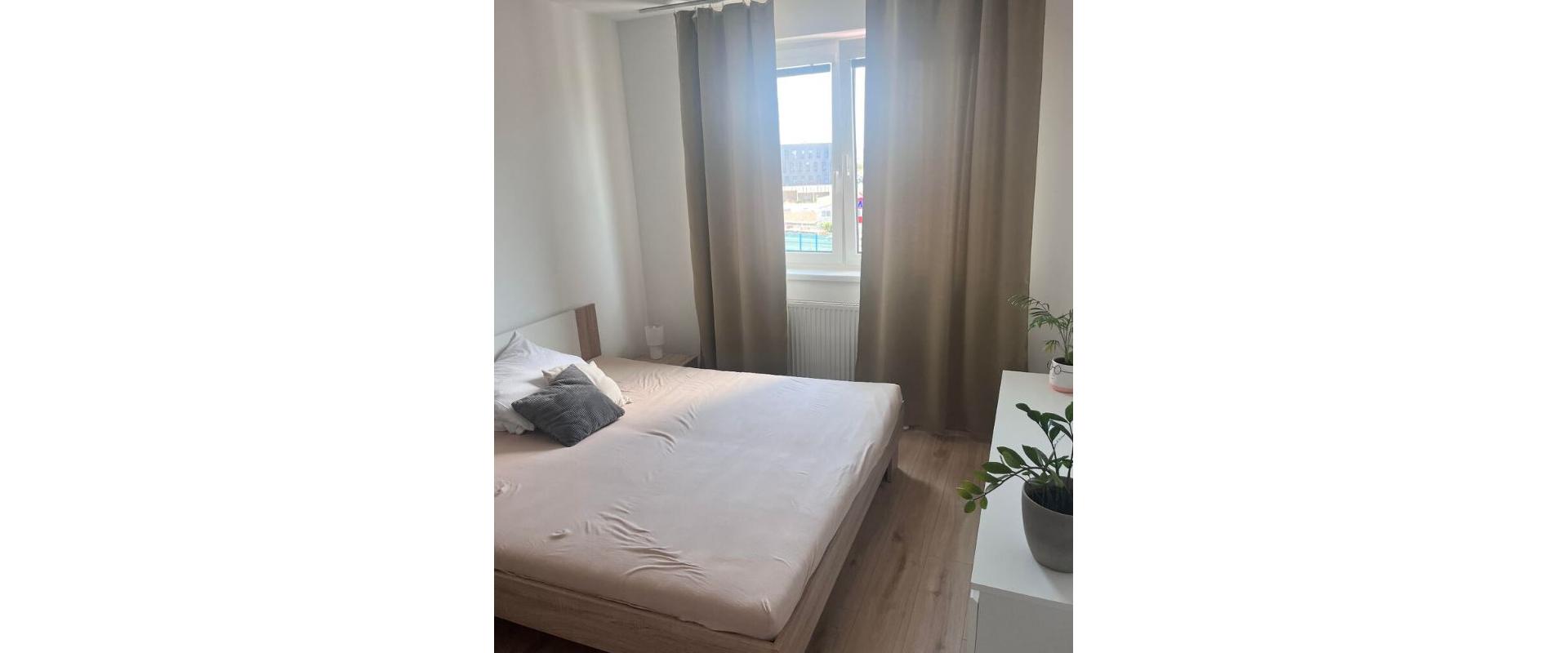 Ponúkam na prenájom 2-izbový byt pri jazere – novostavba