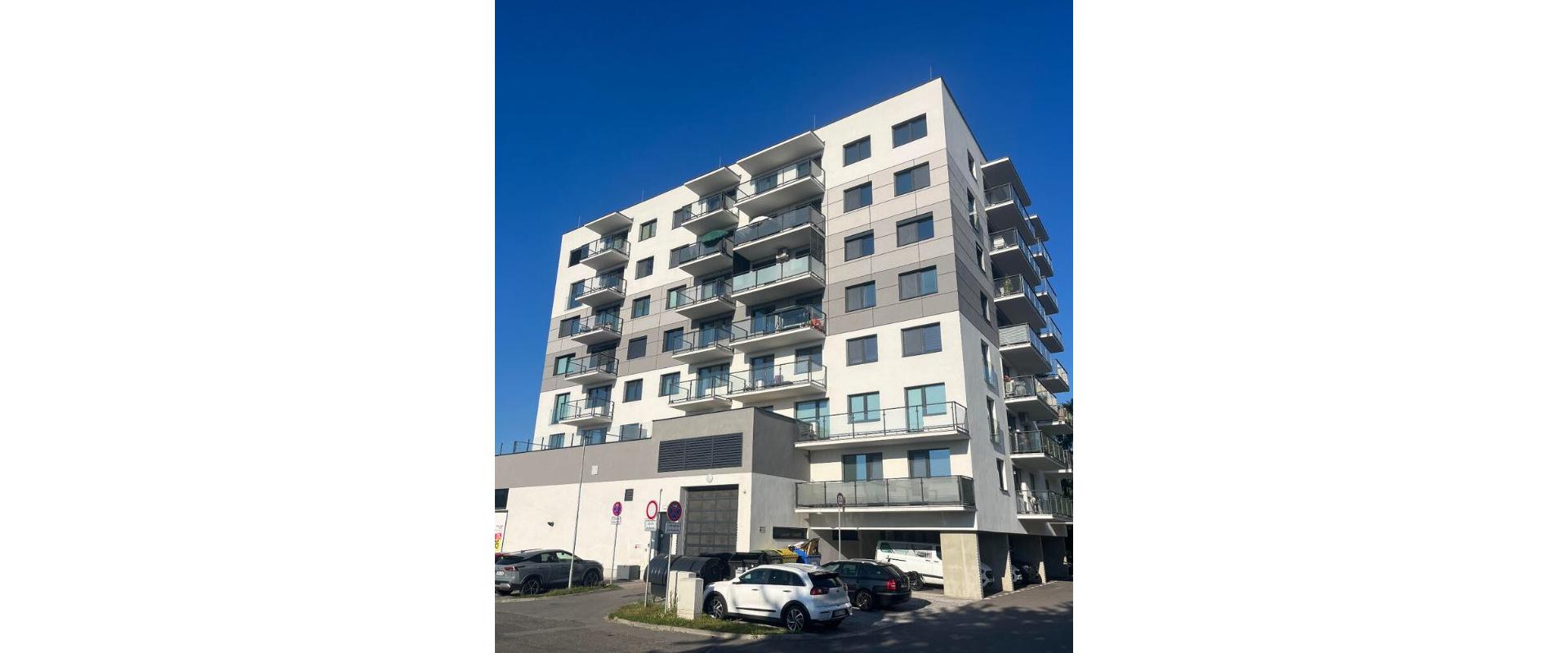 Ponúkam na prenájom 2-izbový byt pri jazere – novostavba