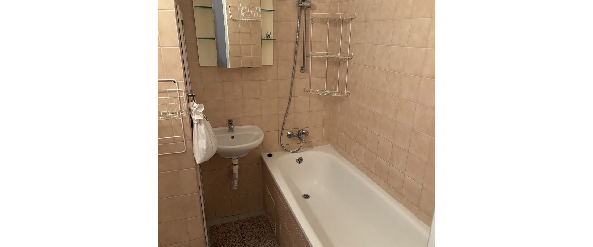 Prenájom 1,5-izbový v centre Ružinova