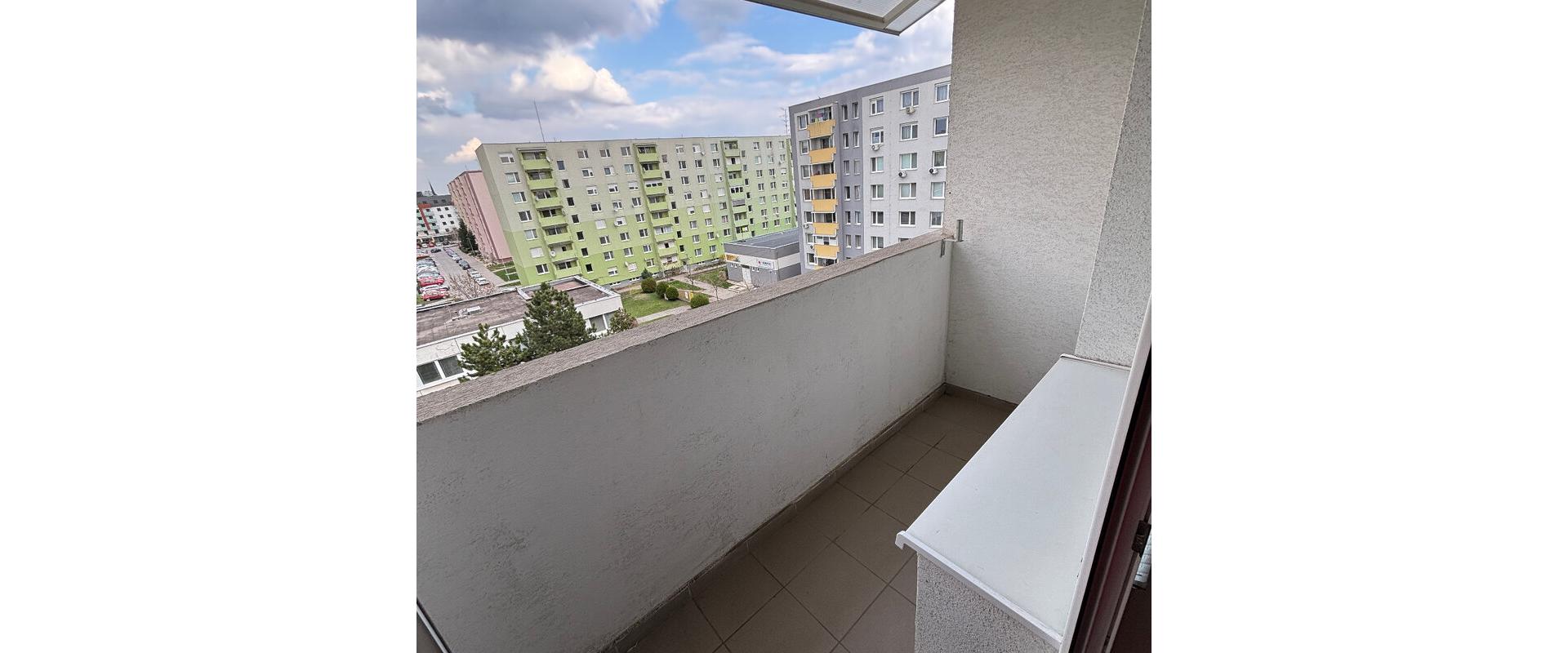 2-izbový priestranný byt na prenájom v Nových Zámkoch