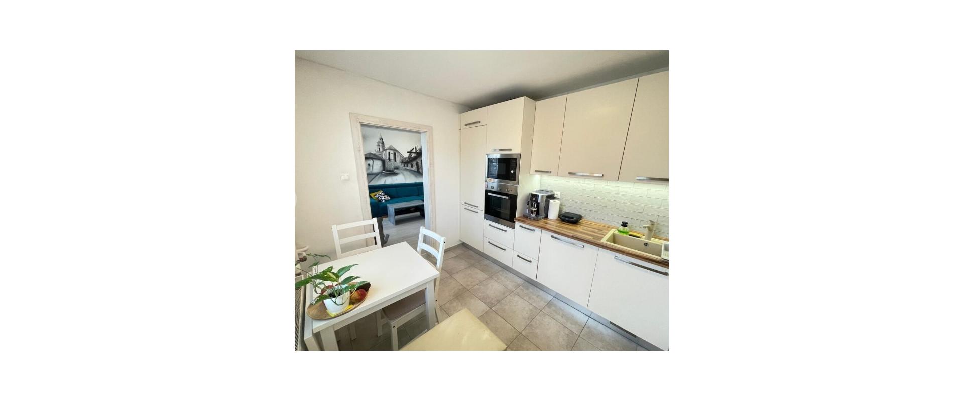 Prenájom 2-izbového bytu s balkónom – Štúrova ulica